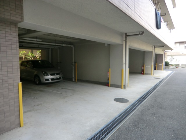 ハートリーフ鈴木の駐車場
