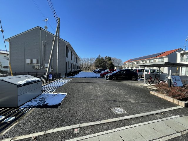 CLAIR新出山の駐車場