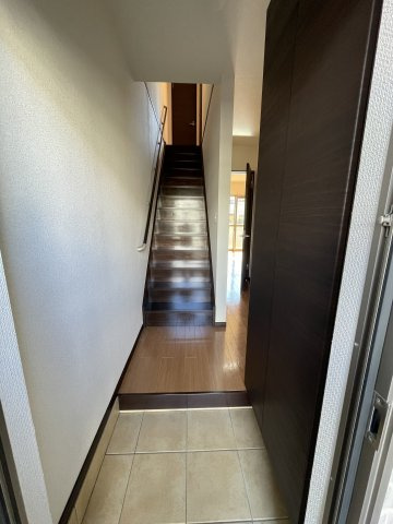 CLAIR新出山の玄関