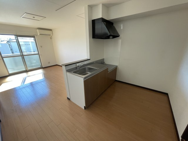 CLAIR新出山のキッチン