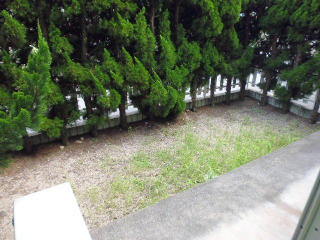 プレジール堀Ｂのバルコニー|専用庭