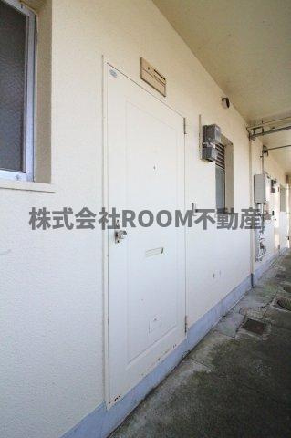 第1年見マンションの玄関|収納もある玄関です