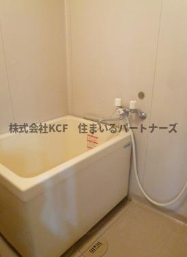 コーポシングルの浴室|落ち着いた空間のお風呂です