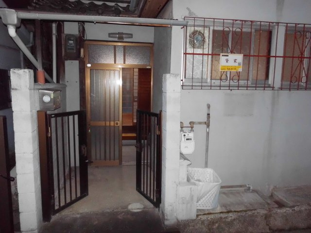 天美東　平屋住宅の玄関