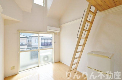 【居間・リビング】 | ロフトタウン住吉 | こちらのリビングで趣味の時間をお楽しみください