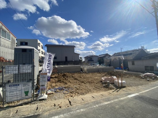 【前面道路含む現地写真】