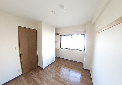 バリュー藪の内装|明るい洋室です