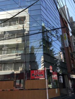 【外観】 | 鉄骨鉄筋コンクリート造のがっちりとした建物。