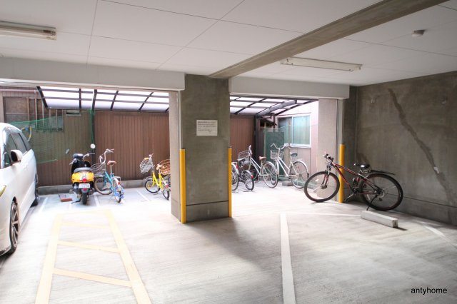 ヴィエントフレスコ　仲介手数料無料の駐車場