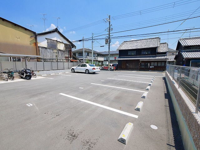 ファミールメゾン桜の駐車場|駐車場完備です