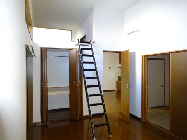 ポラリス山下町の洋室