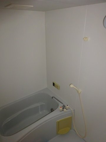 ポラリス山下町の浴室