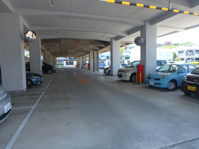 ロイヤルコート半田弐番館の駐車場