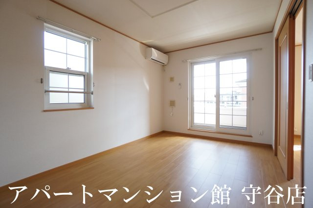 白山ヒルズⅡ壱番館の居間・リビング