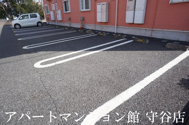 白山ヒルズⅡ壱番館の駐車場