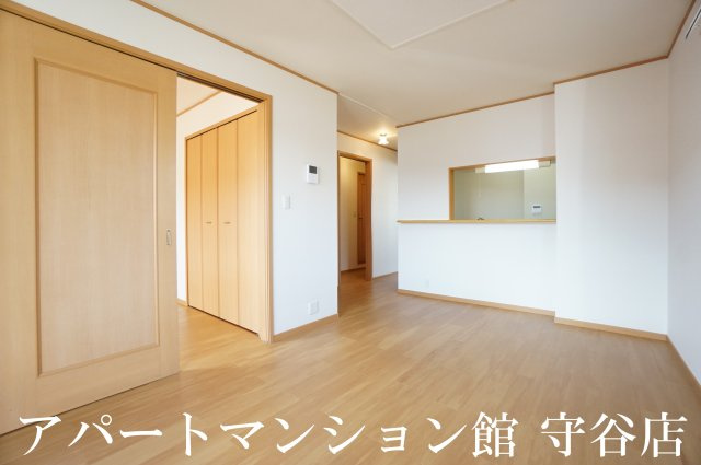 白山ヒルズⅡ壱番館の居間・リビング