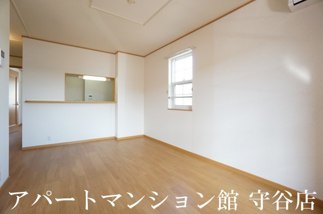 白山ヒルズⅡ壱番館の居間・リビング