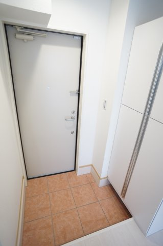 エスカイヤーⅦの玄関|玄関は段差も少なく、広い空間です。