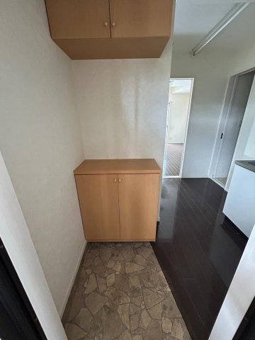 テナック府中の玄関