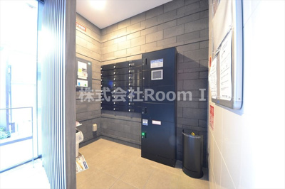 【ロビー】 | ヴェールソレイユ真田山 | 建物の内部です宅配ボックスです