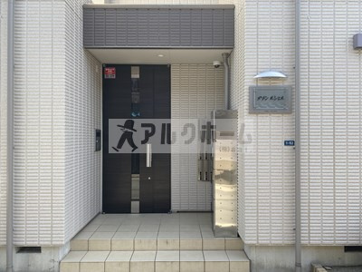 メゾンルシェルのエントランス