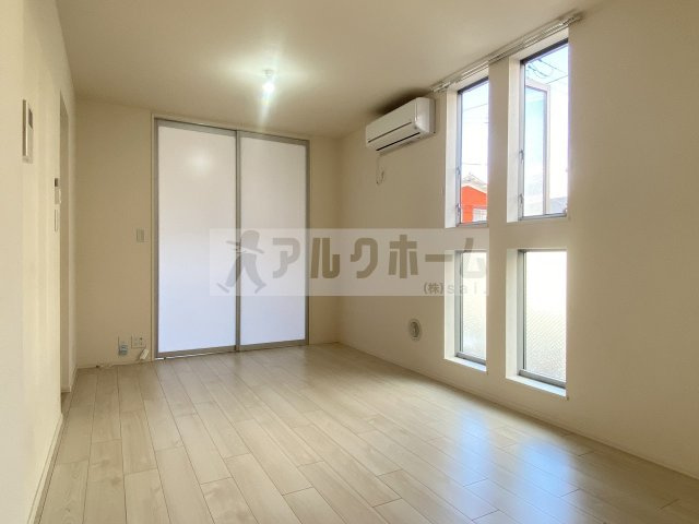 メゾンルシェルの居間・リビング