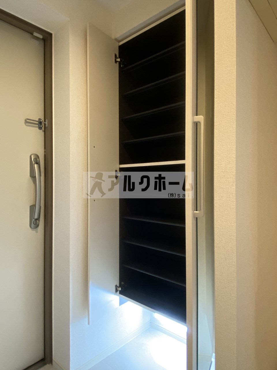 シェモワ八尾の玄関