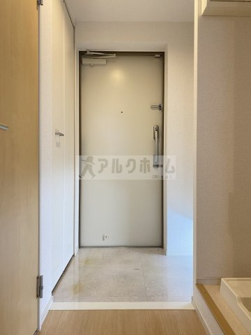 シェモワ八尾の玄関