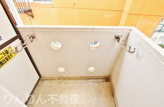 【バルコニー】 | シティメゾンフェニックス住吉 | 外からの目が気にならないバルコニーで洗濯物が干せます
