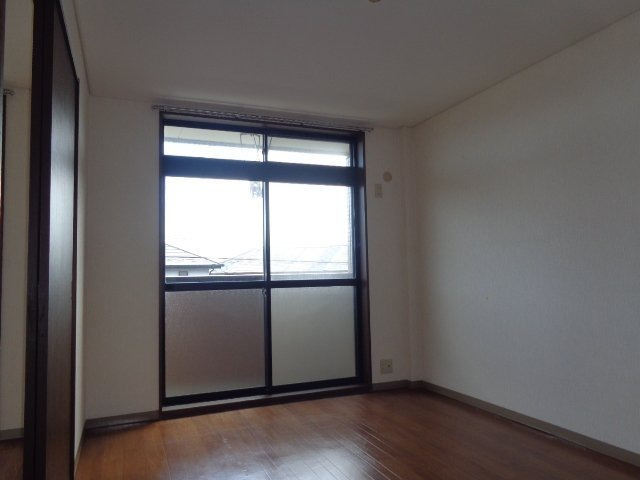 ベルエアーの洋室