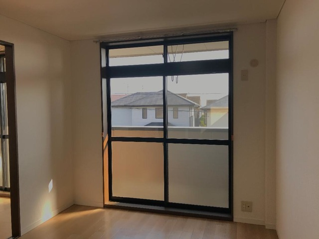 ベルエアーの洋室