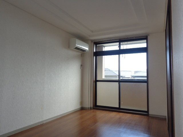 ベルエアーの洋室