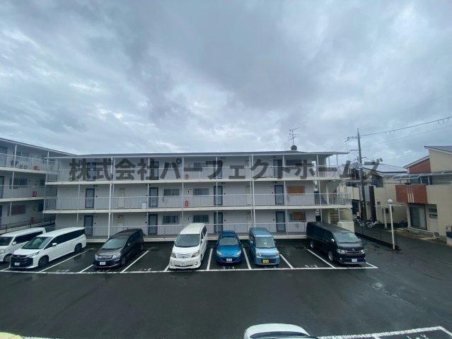 グリーンコート A棟の展望|外観もきれいです