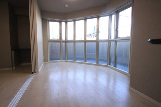 プレミアム菱屋西の居間・リビング