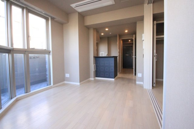 プレミアム菱屋西の居間・リビング