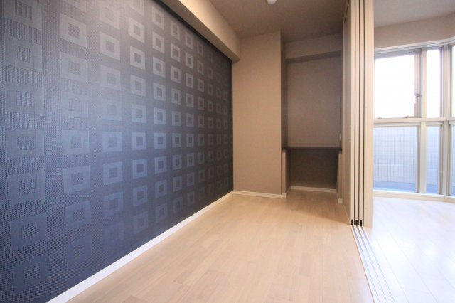 プレミアム菱屋西の洋室