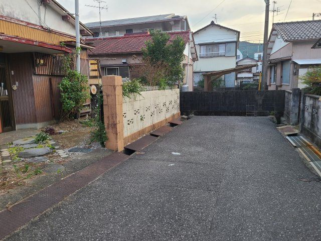 高知市竹島町　売地の前面道路含む現地写真