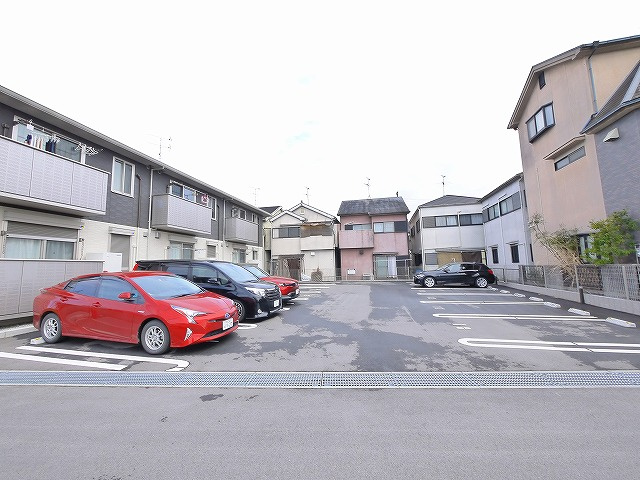 レジデンス天理　五番街の駐車場|駐車場があります