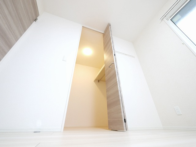 レジデンス天理　五番街の収納|大きなものも収納できそうです