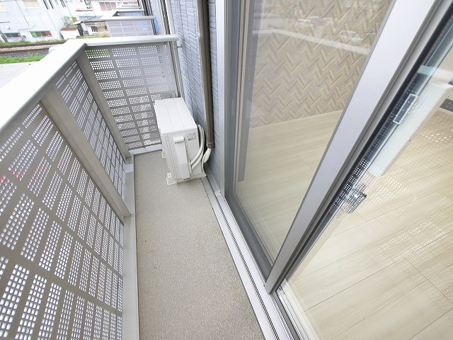 レジデンス天理　五番街のバルコニー|外からの目が気にならないバルコニーで洗濯物が干せます