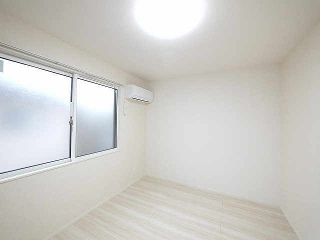 レジデンス天理　五番街の洋室|落ち着いた色調の洋室です