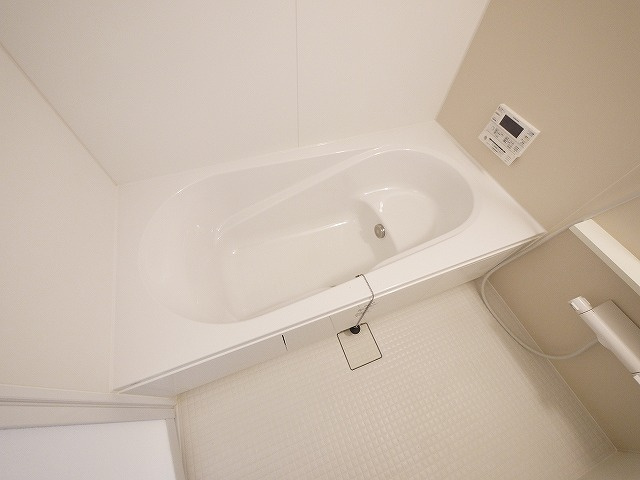 レジデンス天理　五番街の浴室|コンパクトで使いやすいお風呂です