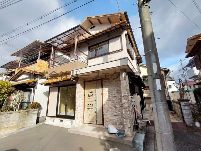 枚方市養父東町の一戸建てのエントランス