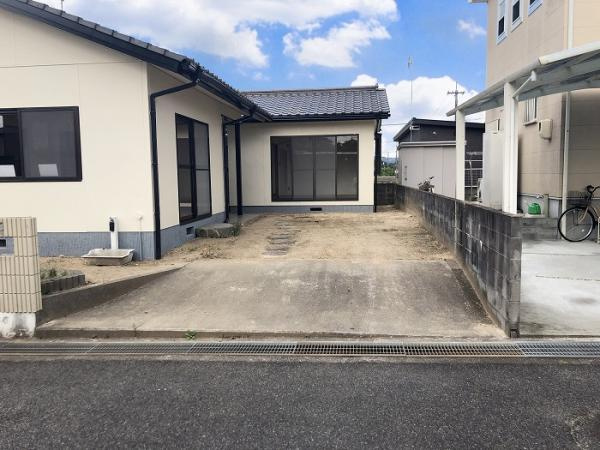 赤磐市桜が丘東4丁目　リフォーム済み　中古一戸建ての駐車場