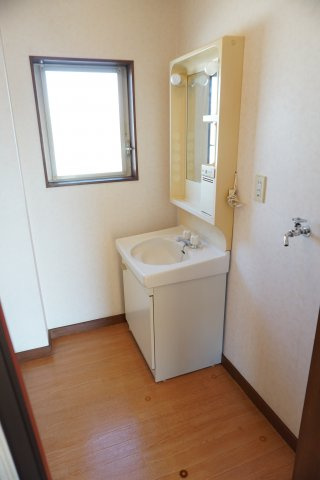 【洗面所】 | ハシモトハイツ | ゆったりとスペースのある洗面所