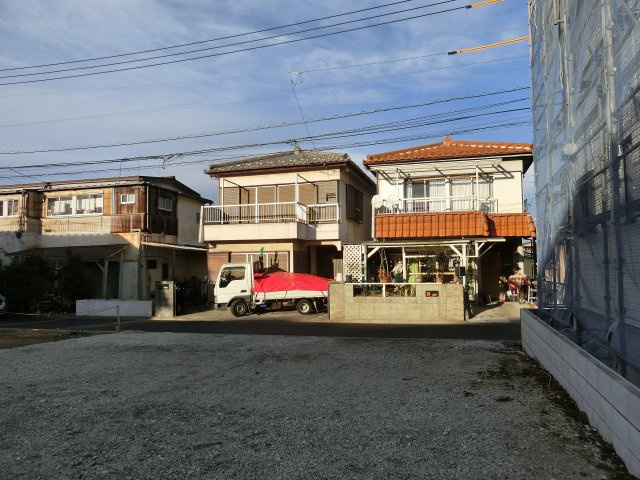 新栄１丁目　売地の外観|新栄１丁目　売地　建築条件なし　正味３４．６５坪　整形地　間口は約１０ｍ　更地につき即建築可　北側４ｍ位置指定道路面　