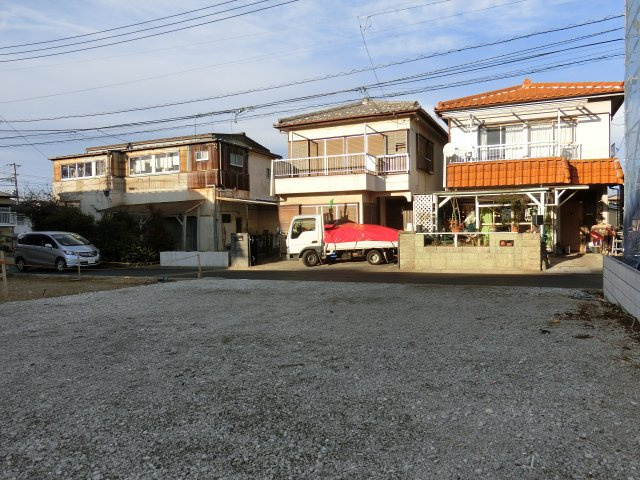 新栄１丁目　売地の外観|新栄１丁目　売地　建築条件なし　正味３４．６５坪　整形地　間口は約１０ｍ　更地につき即建築可　北側４ｍ位置指定道路面　