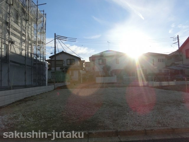 新栄１丁目　売地の外観|新栄１丁目　売地　建築条件なし　正味３４．６５坪　整形地　間口は約１０ｍ　更地につき即建築可　北側４ｍ位置指定道路面　
