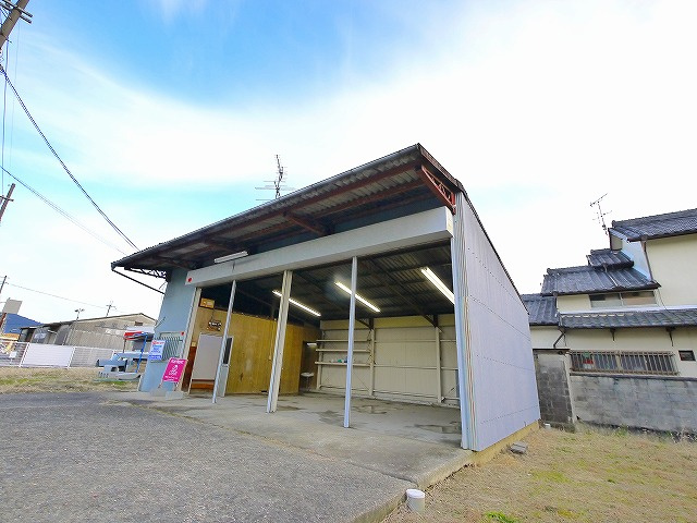 田原本町事務所付シャッター倉庫の外観|物件の外観です