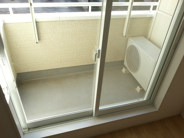 ドムスソラリスのバルコニー|日当たりの良いバルコニーは洗濯物も良く乾きますね